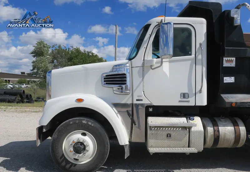 2012 Freightliner Coronado SD photo 9