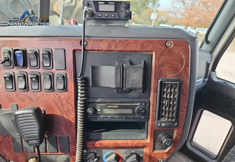2011 Mack GU713 photo 34