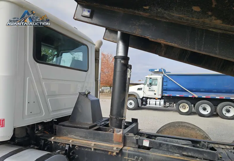 2011 Mack GU713 photo 23