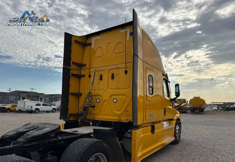 2021 Freightliner Cascadia 126 photo 10