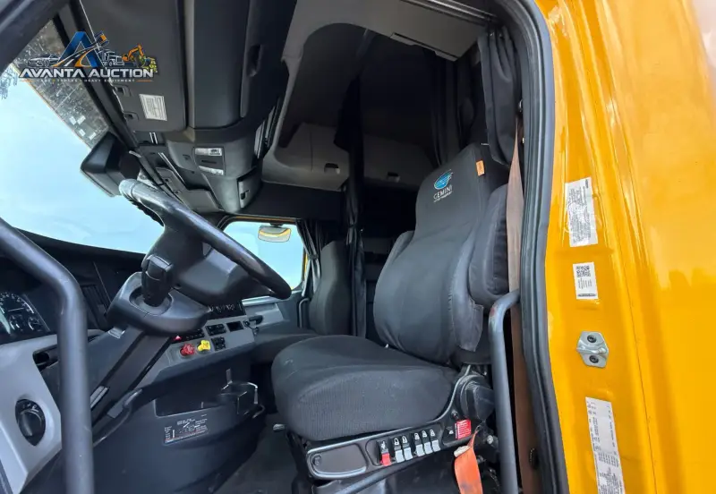 2021 Freightliner Cascadia 126 photo 31