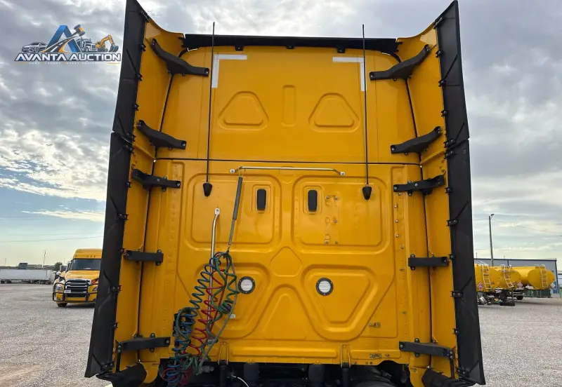2021 Freightliner Cascadia 126 photo 19