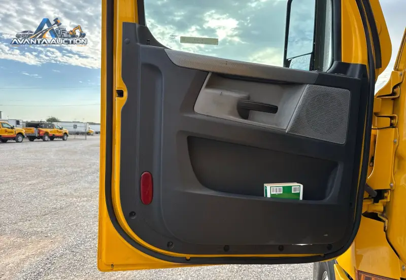 2021 Freightliner Cascadia 126 photo 28