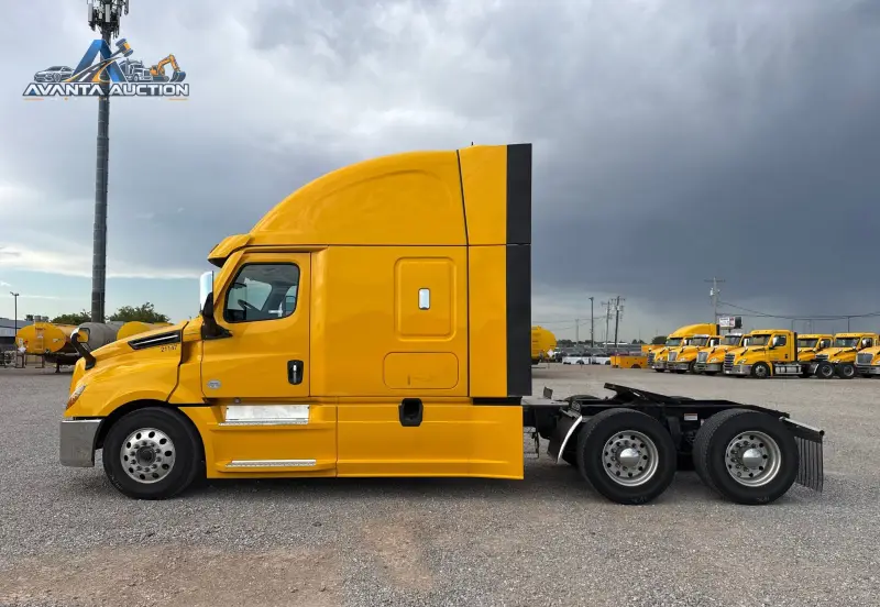 2021 Freightliner Cascadia 126 photo 8