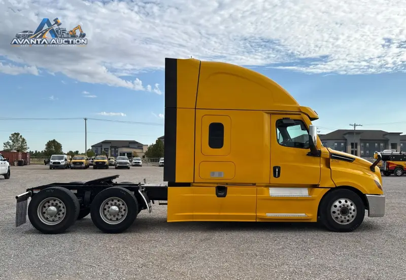 2021 Freightliner Cascadia 126 photo 4