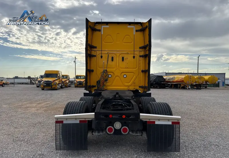 2021 Freightliner Cascadia 126 photo 6