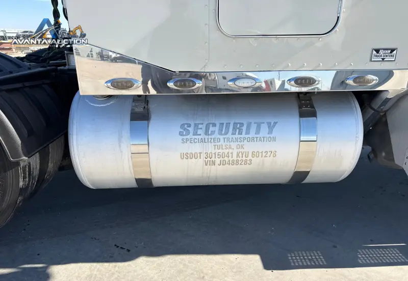 2018 Peterbilt 389 photo 20