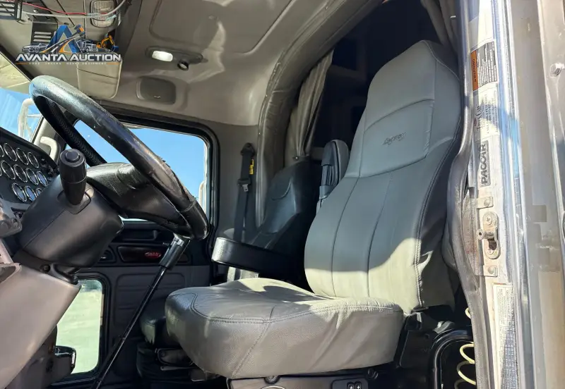 2018 Peterbilt 389 photo 40