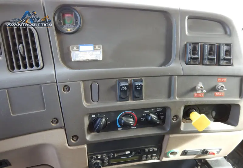 2001 Sterling LT9500 photo 57