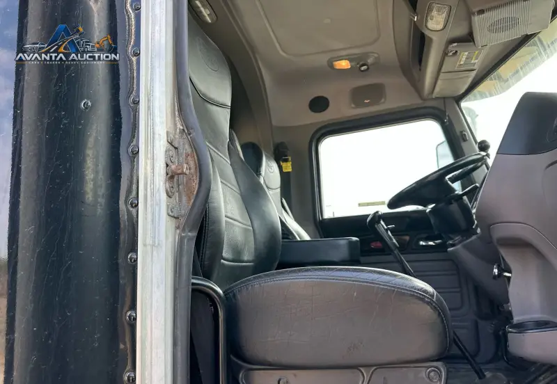 2014 Peterbilt 389 photo 38
