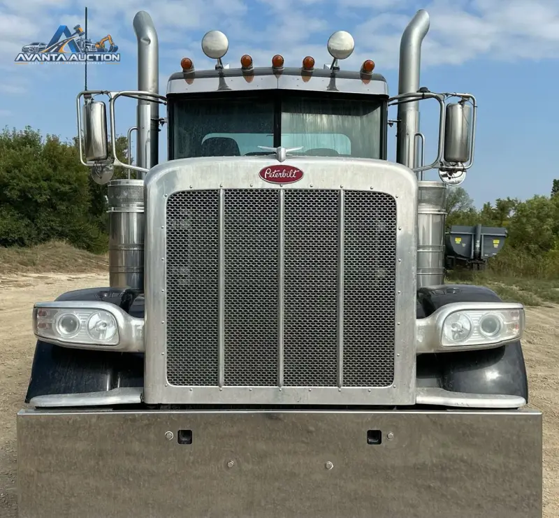 2014 Peterbilt 389 photo 2