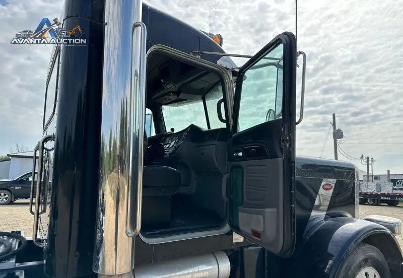 2014 Peterbilt 389 photo 33