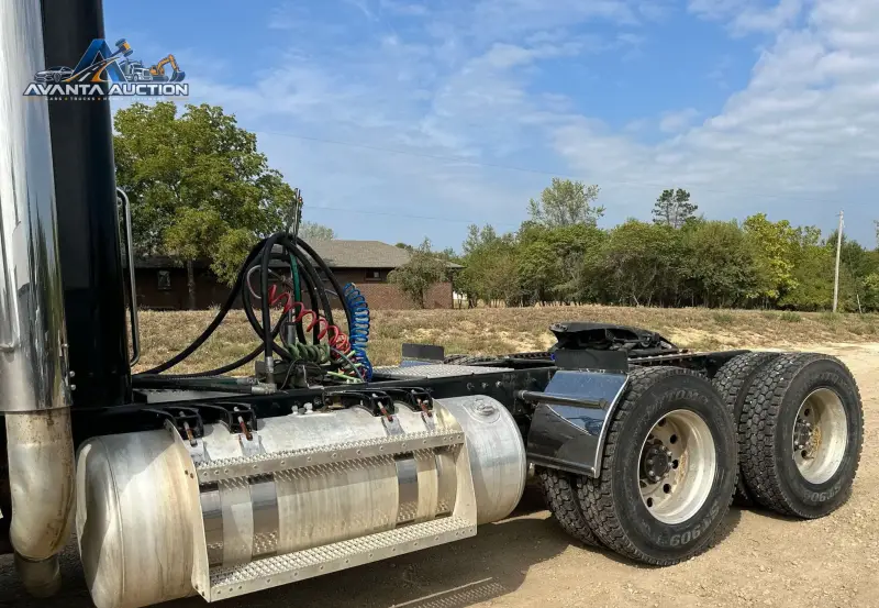 2014 Peterbilt 389 photo 9