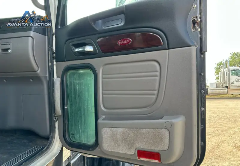 2014 Peterbilt 389 photo 34