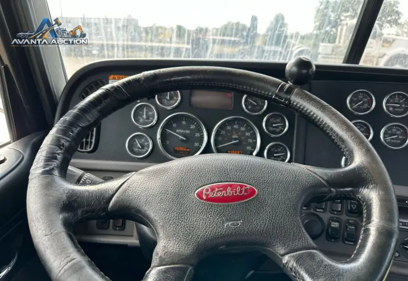 2014 Peterbilt 389 photo 23