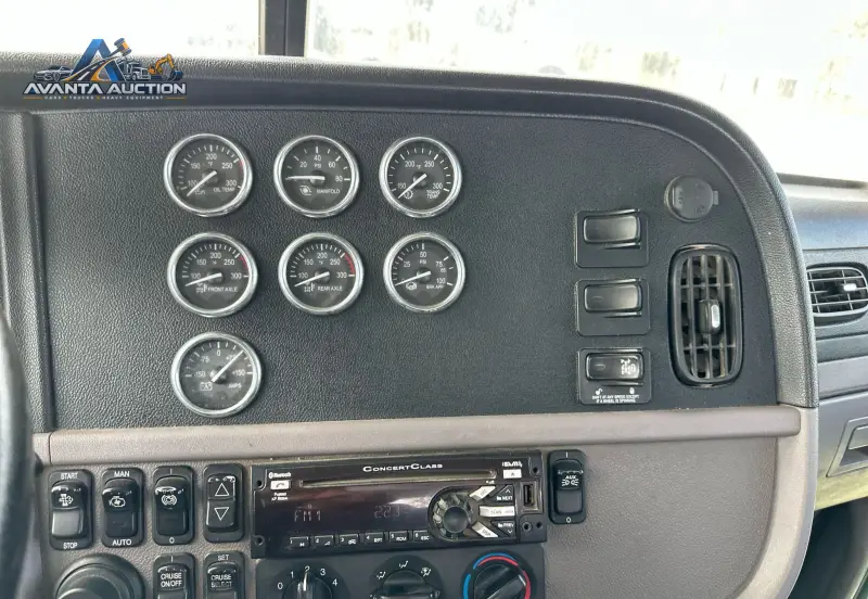 2014 Peterbilt 389 photo 28
