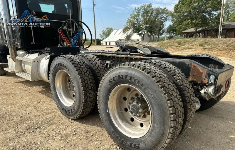 2014 Peterbilt 389 photo 10