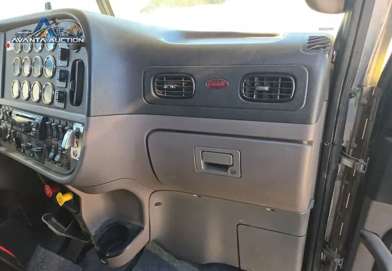 2014 Peterbilt 389 photo 55
