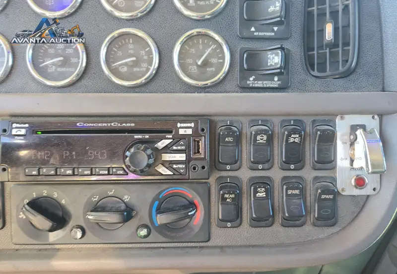 2014 Peterbilt 389 photo 43