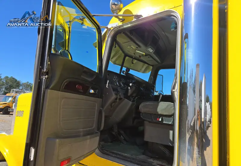2014 Peterbilt 389 photo 30