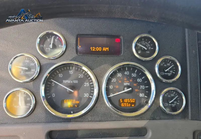 2014 Peterbilt 389 photo 37
