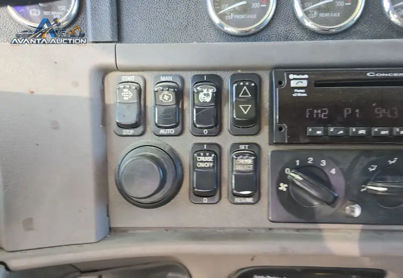 2014 Peterbilt 389 photo 40