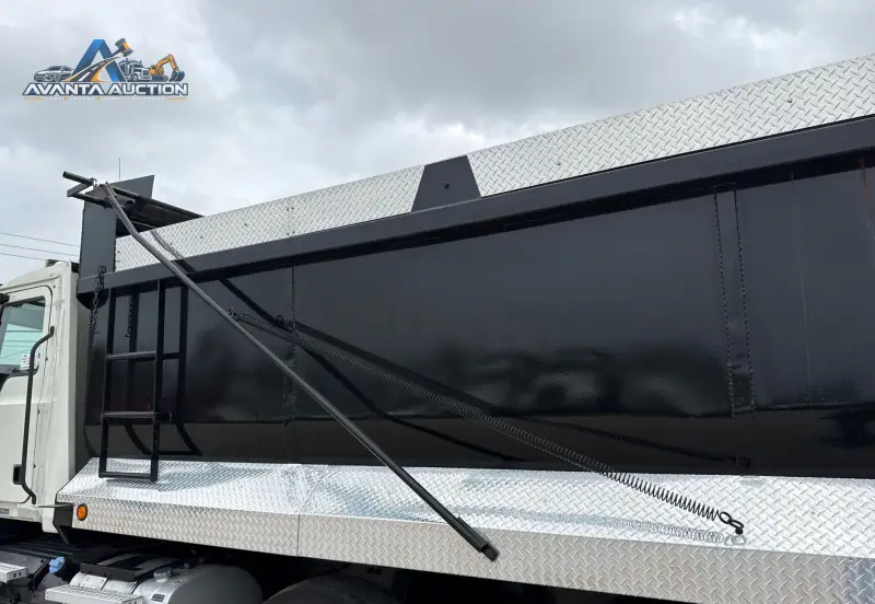 2019 Mack Anthem photo 25