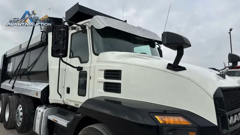2019 Mack Anthem photo 16