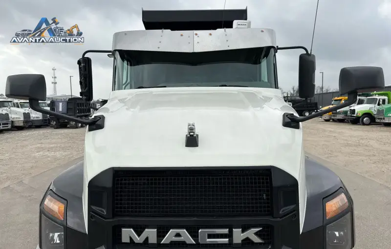 2019 Mack Anthem photo 14