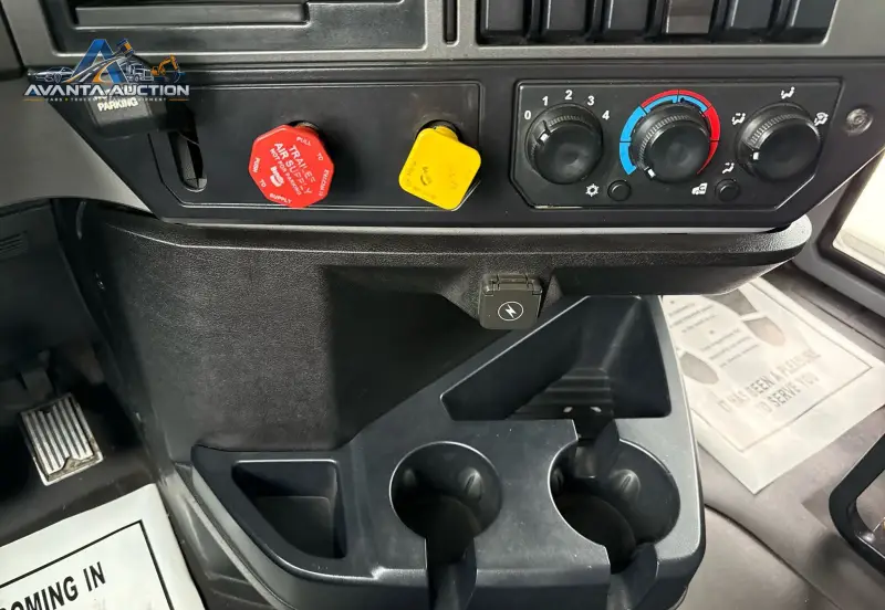 2019 Mack Anthem photo 49