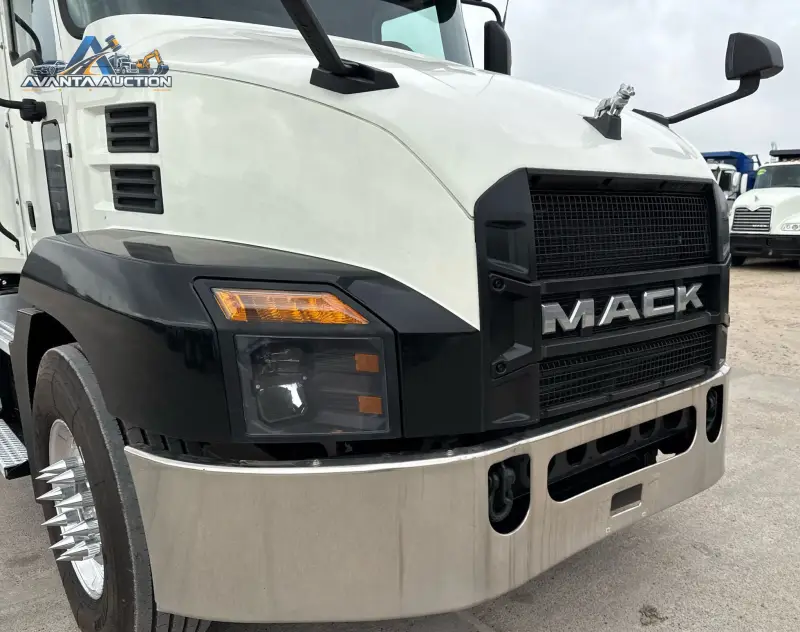 2019 Mack Anthem photo 15
