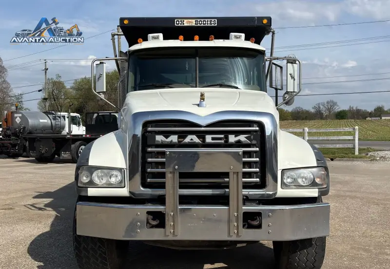 2017 Mack Granite GU713 photo 2