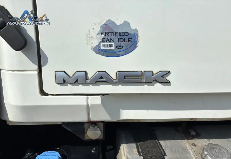 2017 Mack Granite GU713 photo 9