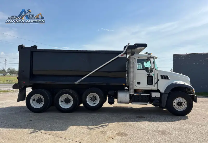 2017 Mack Granite GU713 photo 4