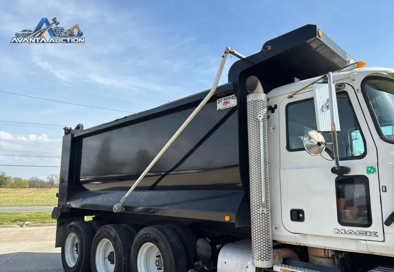 2017 Mack Granite GU713 photo 15