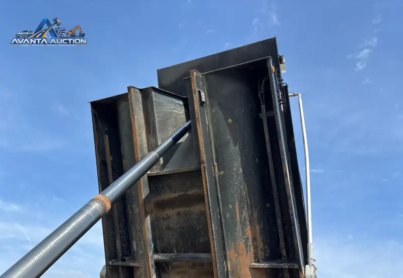 2017 Mack Granite GU713 photo 21