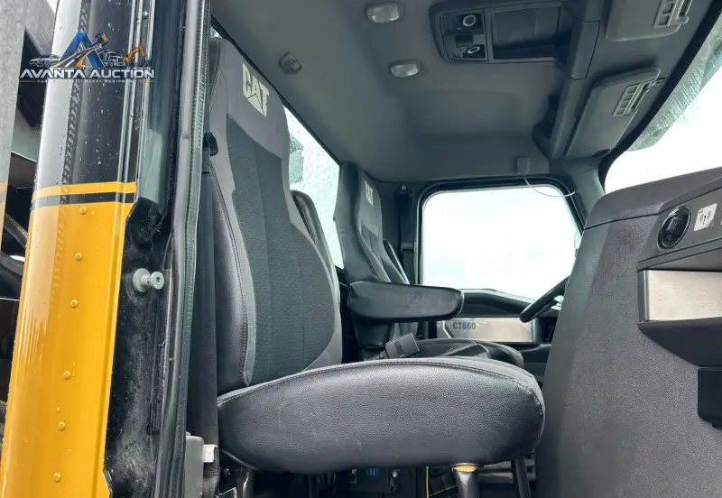 2015 Caterpillar CT660L photo 35