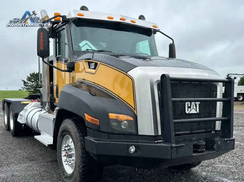 2015 Caterpillar CT660L photo 3