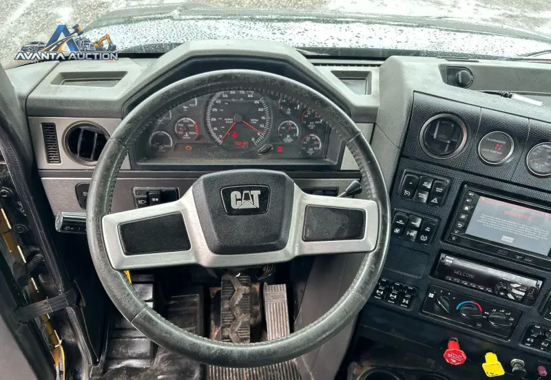 2015 Caterpillar CT660L photo 14