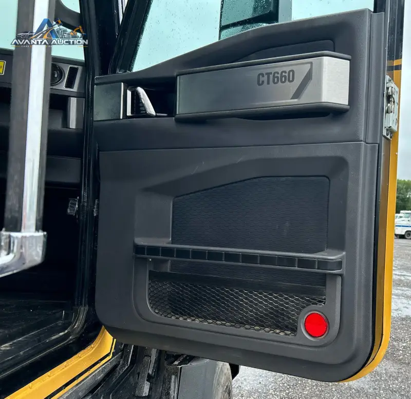 2015 Caterpillar CT660L photo 34