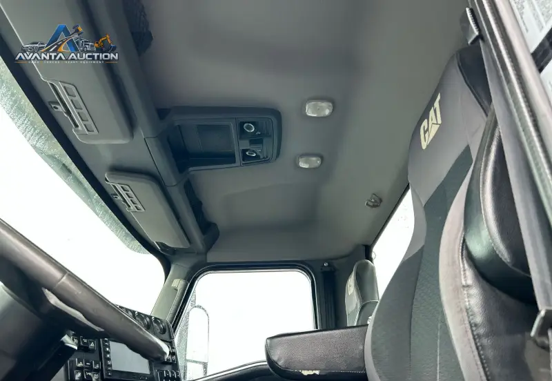 2015 Caterpillar CT660L photo 13