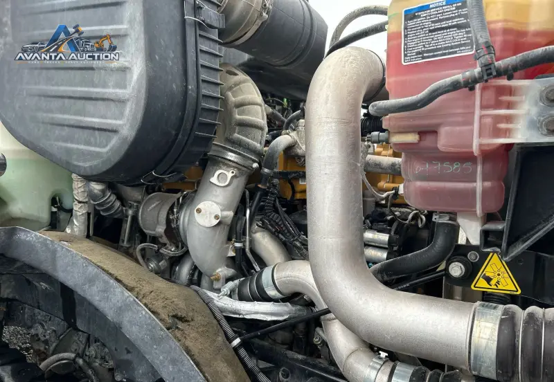 2015 Caterpillar CT660L photo 46