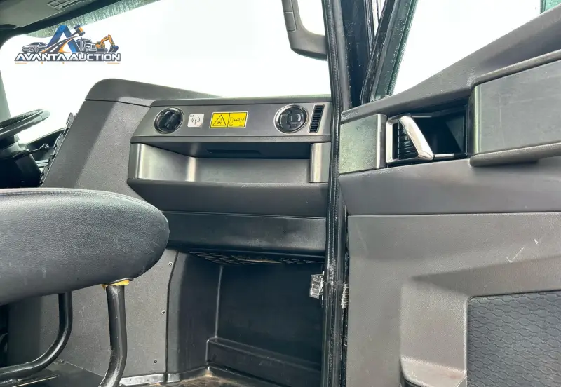 2015 Caterpillar CT660L photo 33