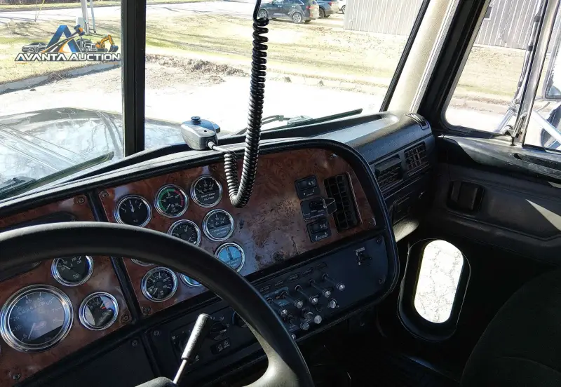 2002 Peterbilt 378 photo 75