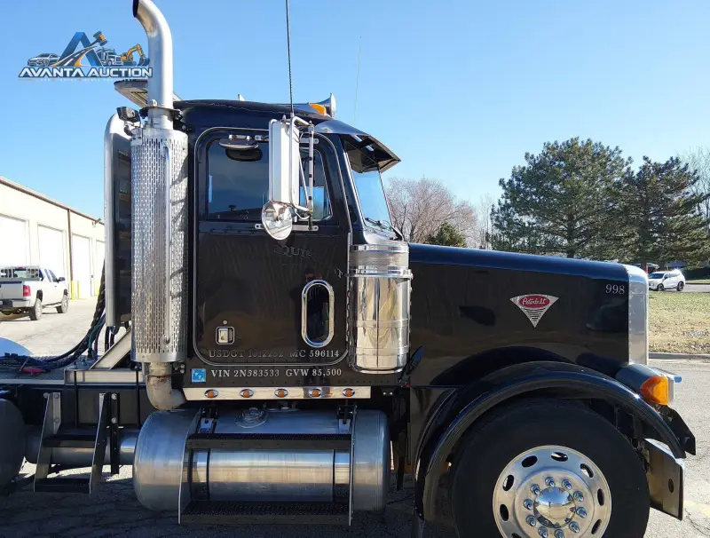 2002 Peterbilt 378 photo 17