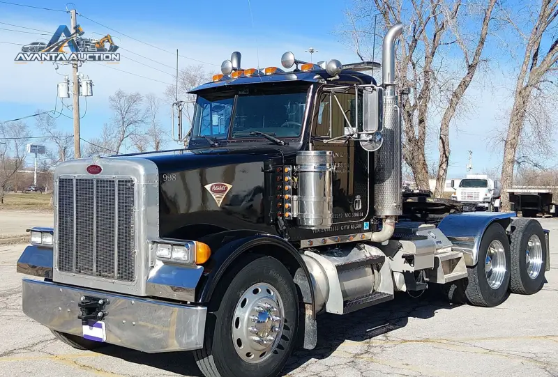 2002 Peterbilt 378 photo 1