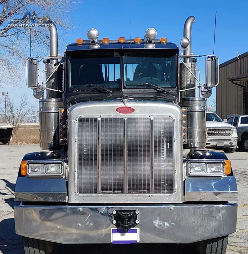 2002 Peterbilt 378 photo 2