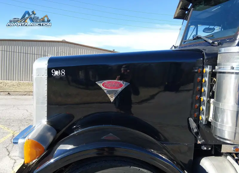 2002 Peterbilt 378 photo 13