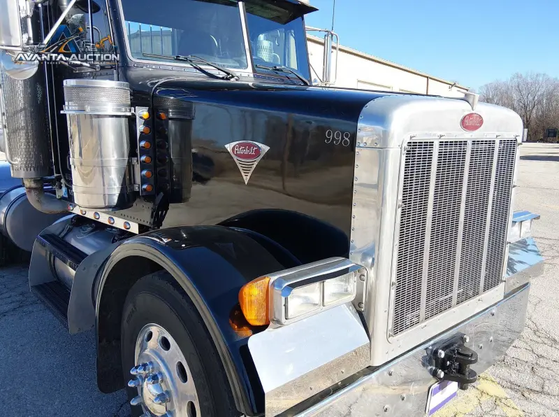 2002 Peterbilt 378 photo 23