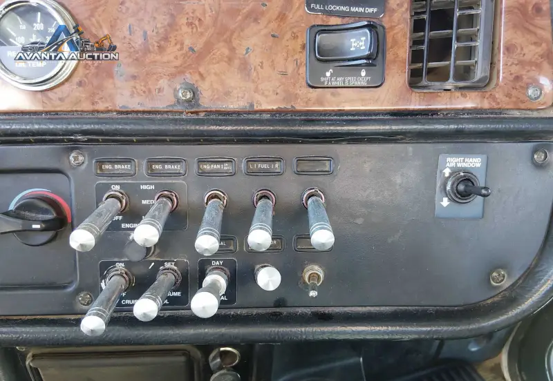 2002 Peterbilt 378 photo 85